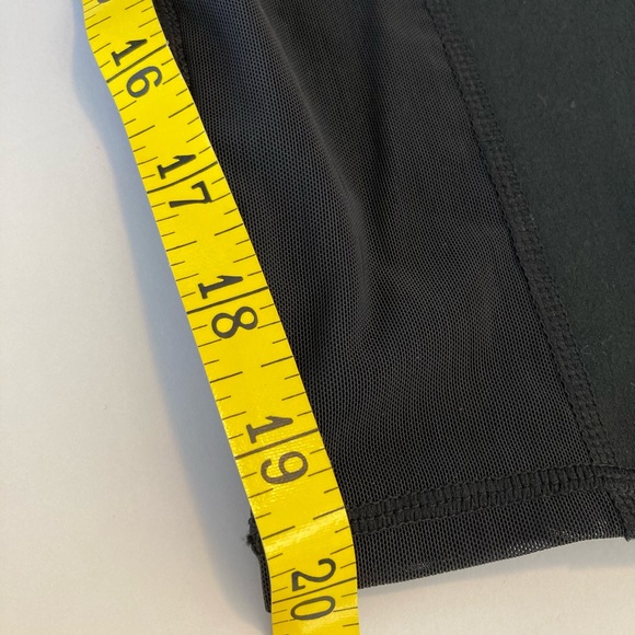 Fabletics Black with Sheer Accents Capri Pocket Leggings Size XS - Picture 11 of 12